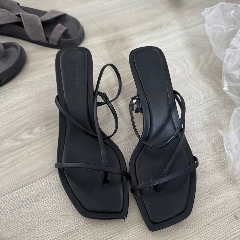 Steve Madden black strappy kitten heel